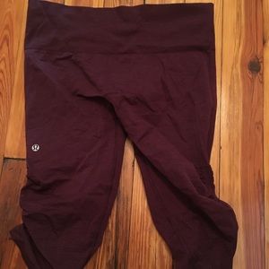 Lululemon maroon crops